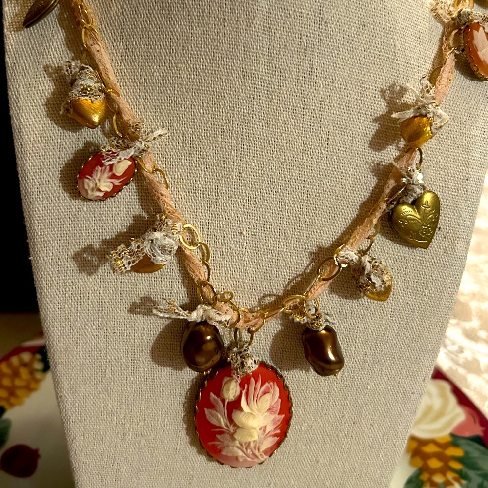 Gara Danielle Cameo Lace faux freshwater Pearl necklace NWT